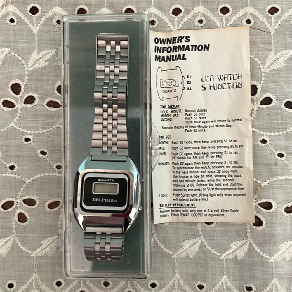 Delphi II Quartz Retro Digital Watch Silver Tone Blk Face Wristwatch Box Manual